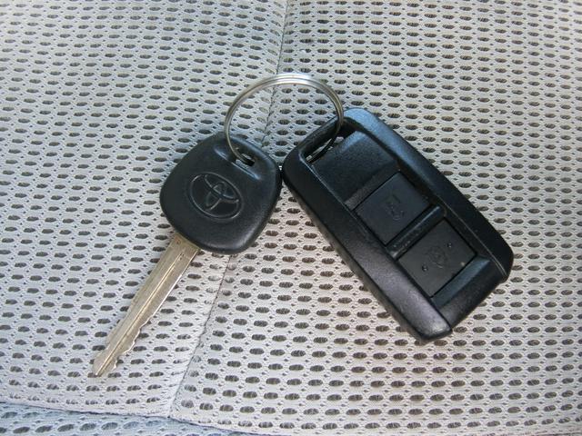 ランドクルーザー７０ バン　４ＷＤ　５ＭＴ　３０ＴＨアニバーサリー　ＢＦＧｏｏｄｉｃｈホワイトレター　リアベッドキット　前後ドライブレコーダー　ＥＴＣ　バックカメラ　シートカバー　純正フルセグナビ　キーレス　禁煙　記録簿（19枚目）