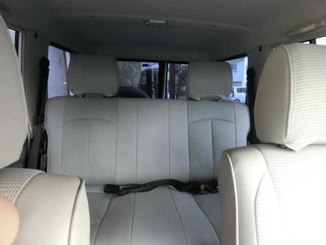 ランドクルーザー７０ バン　４ＷＤ　５ＭＴ　３０ＴＨアニバーサリー　ＢＦＧｏｏｄｉｃｈホワイトレター　リアベッドキット　前後ドライブレコーダー　ＥＴＣ　バックカメラ　シートカバー　純正フルセグナビ　キーレス　禁煙　記録簿（29枚目）