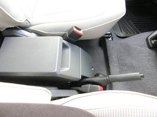 ランドクルーザー７０ バン　４ＷＤ　５ＭＴ　３０ＴＨアニバーサリー　ＢＦＧｏｏｄｉｃｈホワイトレター　リアベッドキット　前後ドライブレコーダー　ＥＴＣ　バックカメラ　シートカバー　純正フルセグナビ　キーレス　禁煙　記録簿（31枚目）