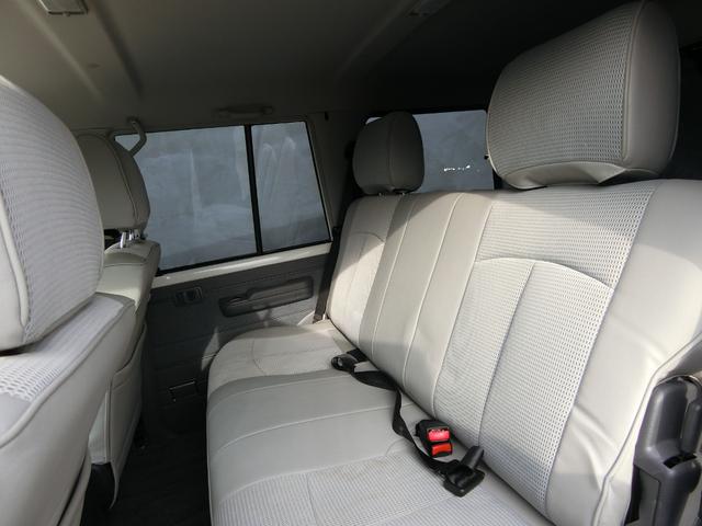 ランドクルーザー７０ バン　４ＷＤ　５ＭＴ　３０ＴＨアニバーサリー　ＢＦＧｏｏｄｉｃｈホワイトレター　リアベッドキット　前後ドライブレコーダー　ＥＴＣ　バックカメラ　シートカバー　純正フルセグナビ　キーレス　禁煙　記録簿（37枚目）