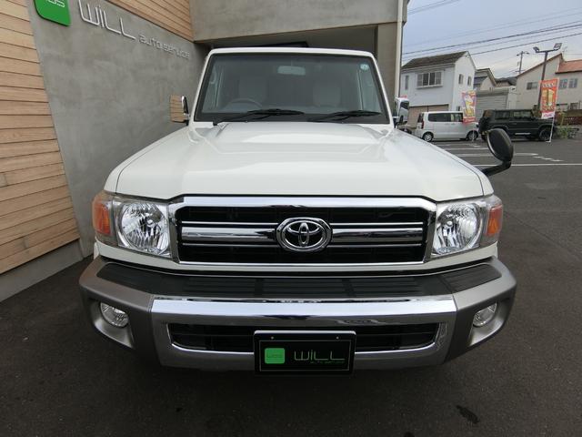 ランドクルーザー７０ バン　４ＷＤ　５ＭＴ　３０ＴＨアニバーサリー　ＢＦＧｏｏｄｉｃｈホワイトレター　リアベッドキット　前後ドライブレコーダー　ＥＴＣ　バックカメラ　シートカバー　純正フルセグナビ　キーレス　禁煙　記録簿（42枚目）