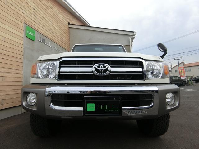 ランドクルーザー７０ バン　４ＷＤ　５ＭＴ　３０ＴＨアニバーサリー　ＢＦＧｏｏｄｉｃｈホワイトレター　リアベッドキット　前後ドライブレコーダー　ＥＴＣ　バックカメラ　シートカバー　純正フルセグナビ　キーレス　禁煙　記録簿（43枚目）