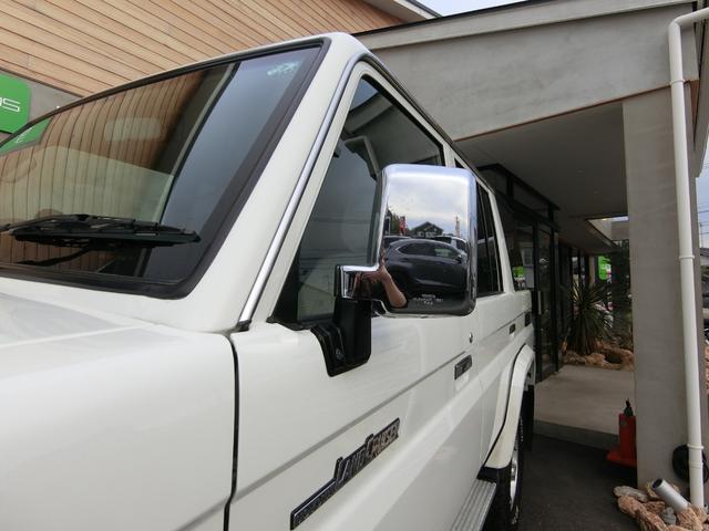 ランドクルーザー７０ バン　４ＷＤ　５ＭＴ　３０ＴＨアニバーサリー　ＢＦＧｏｏｄｉｃｈホワイトレター　リアベッドキット　前後ドライブレコーダー　ＥＴＣ　バックカメラ　シートカバー　純正フルセグナビ　キーレス　禁煙　記録簿（45枚目）