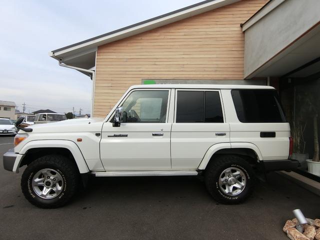 ランドクルーザー７０ バン　４ＷＤ　５ＭＴ　３０ＴＨアニバーサリー　ＢＦＧｏｏｄｉｃｈホワイトレター　リアベッドキット　前後ドライブレコーダー　ＥＴＣ　バックカメラ　シートカバー　純正フルセグナビ　キーレス　禁煙　記録簿（47枚目）