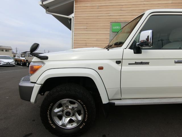 ランドクルーザー７０ バン　４ＷＤ　５ＭＴ　３０ＴＨアニバーサリー　ＢＦＧｏｏｄｉｃｈホワイトレター　リアベッドキット　前後ドライブレコーダー　ＥＴＣ　バックカメラ　シートカバー　純正フルセグナビ　キーレス　禁煙　記録簿（52枚目）