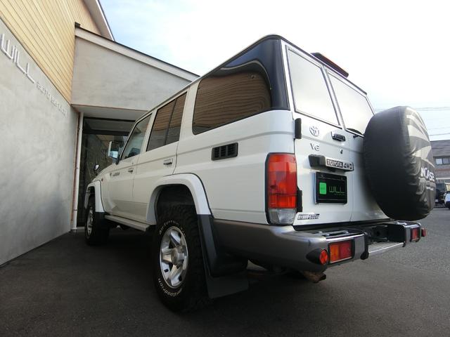 ランドクルーザー７０ バン　４ＷＤ　５ＭＴ　３０ＴＨアニバーサリー　ＢＦＧｏｏｄｉｃｈホワイトレター　リアベッドキット　前後ドライブレコーダー　ＥＴＣ　バックカメラ　シートカバー　純正フルセグナビ　キーレス　禁煙　記録簿（58枚目）
