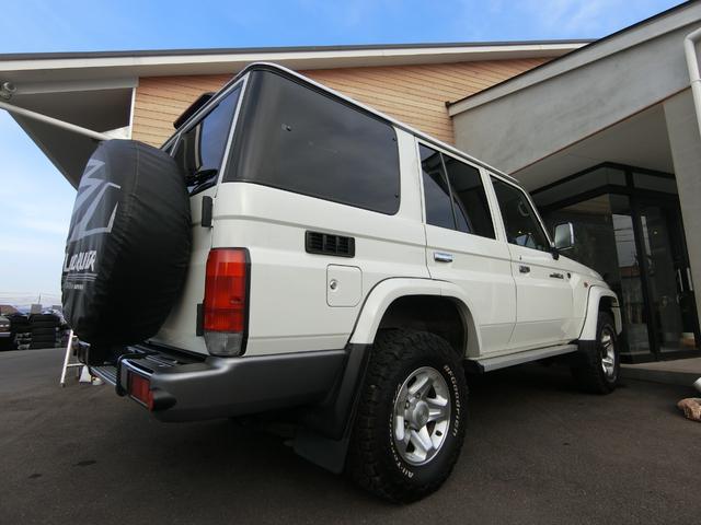 ランドクルーザー７０ バン　４ＷＤ　５ＭＴ　３０ＴＨアニバーサリー　ＢＦＧｏｏｄｉｃｈホワイトレター　リアベッドキット　前後ドライブレコーダー　ＥＴＣ　バックカメラ　シートカバー　純正フルセグナビ　キーレス　禁煙　記録簿（59枚目）