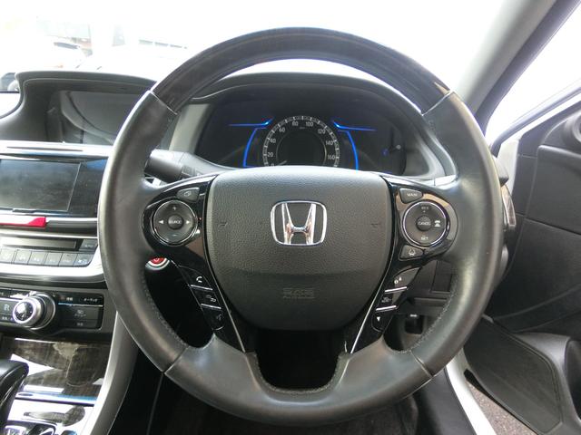 アコードハイブリッド ＥＸ　サンルーフ　バックカメラ　ＥＴＣ　電動リアサンシェード　オートクルーズコントロール　純正ナビ　純正１７インチＡＷ　パワーシート　レザーシート　シートヒーター　Ｂｌｕｅｔｏｏｔｈ接続　記録簿　禁煙（4枚目）