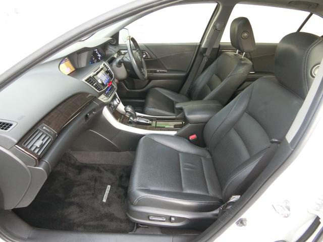 アコードハイブリッド ＥＸ　サンルーフ　バックカメラ　ＥＴＣ　電動リアサンシェード　オートクルーズコントロール　純正ナビ　純正１７インチＡＷ　パワーシート　レザーシート　シートヒーター　Ｂｌｕｅｔｏｏｔｈ接続　記録簿　禁煙（8枚目）