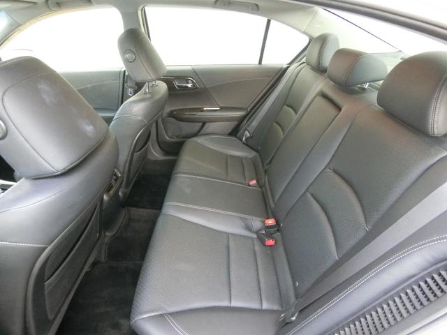 アコードハイブリッド ＥＸ　サンルーフ　バックカメラ　ＥＴＣ　電動リアサンシェード　オートクルーズコントロール　純正ナビ　純正１７インチＡＷ　パワーシート　レザーシート　シートヒーター　Ｂｌｕｅｔｏｏｔｈ接続　記録簿　禁煙（9枚目）