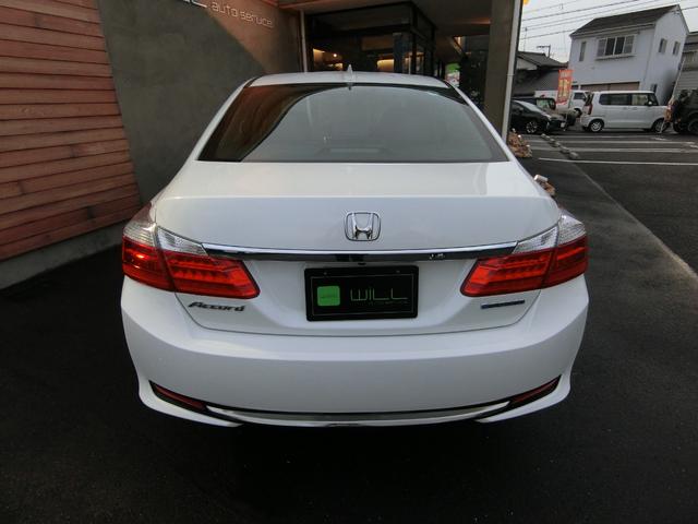 アコードハイブリッド ＥＸ　サンルーフ　バックカメラ　ＥＴＣ　電動リアサンシェード　オートクルーズコントロール　純正ナビ　純正１７インチＡＷ　パワーシート　レザーシート　シートヒーター　Ｂｌｕｅｔｏｏｔｈ接続　記録簿　禁煙（10枚目）