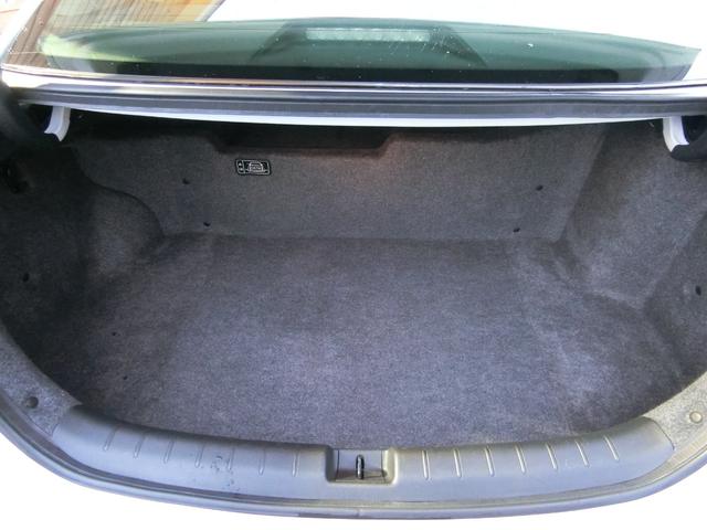 アコードハイブリッド ＥＸ　サンルーフ　バックカメラ　ＥＴＣ　電動リアサンシェード　オートクルーズコントロール　純正ナビ　純正１７インチＡＷ　パワーシート　レザーシート　シートヒーター　Ｂｌｕｅｔｏｏｔｈ接続　記録簿　禁煙（11枚目）