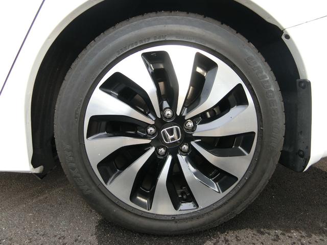 アコードハイブリッド ＥＸ　サンルーフ　バックカメラ　ＥＴＣ　電動リアサンシェード　オートクルーズコントロール　純正ナビ　純正１７インチＡＷ　パワーシート　レザーシート　シートヒーター　Ｂｌｕｅｔｏｏｔｈ接続　記録簿　禁煙（17枚目）
