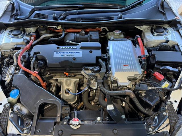 アコードハイブリッド ＥＸ　サンルーフ　バックカメラ　ＥＴＣ　電動リアサンシェード　オートクルーズコントロール　純正ナビ　純正１７インチＡＷ　パワーシート　レザーシート　シートヒーター　Ｂｌｕｅｔｏｏｔｈ接続　記録簿　禁煙（19枚目）