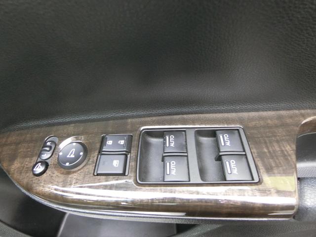 アコードハイブリッド ＥＸ　サンルーフ　バックカメラ　ＥＴＣ　電動リアサンシェード　オートクルーズコントロール　純正ナビ　純正１７インチＡＷ　パワーシート　レザーシート　シートヒーター　Ｂｌｕｅｔｏｏｔｈ接続　記録簿　禁煙（34枚目）