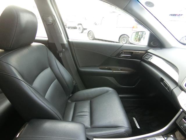 アコードハイブリッド ＥＸ　サンルーフ　バックカメラ　ＥＴＣ　電動リアサンシェード　オートクルーズコントロール　純正ナビ　純正１７インチＡＷ　パワーシート　レザーシート　シートヒーター　Ｂｌｕｅｔｏｏｔｈ接続　記録簿　禁煙（43枚目）