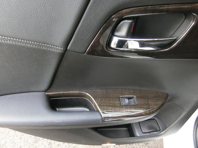 アコードハイブリッド ＥＸ　サンルーフ　バックカメラ　ＥＴＣ　電動リアサンシェード　オートクルーズコントロール　純正ナビ　純正１７インチＡＷ　パワーシート　レザーシート　シートヒーター　Ｂｌｕｅｔｏｏｔｈ接続　記録簿　禁煙（47枚目）