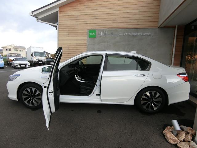 アコードハイブリッド ＥＸ　サンルーフ　バックカメラ　ＥＴＣ　電動リアサンシェード　オートクルーズコントロール　純正ナビ　純正１７インチＡＷ　パワーシート　レザーシート　シートヒーター　Ｂｌｕｅｔｏｏｔｈ接続　記録簿　禁煙（51枚目）