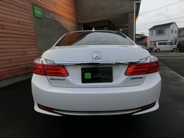 アコードハイブリッド ＥＸ　サンルーフ　バックカメラ　ＥＴＣ　電動リアサンシェード　オートクルーズコントロール　純正ナビ　純正１７インチＡＷ　パワーシート　レザーシート　シートヒーター　Ｂｌｕｅｔｏｏｔｈ接続　記録簿　禁煙（57枚目）