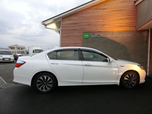 アコードハイブリッド ＥＸ　サンルーフ　バックカメラ　ＥＴＣ　電動リアサンシェード　オートクルーズコントロール　純正ナビ　純正１７インチＡＷ　パワーシート　レザーシート　シートヒーター　Ｂｌｕｅｔｏｏｔｈ接続　記録簿　禁煙（65枚目）