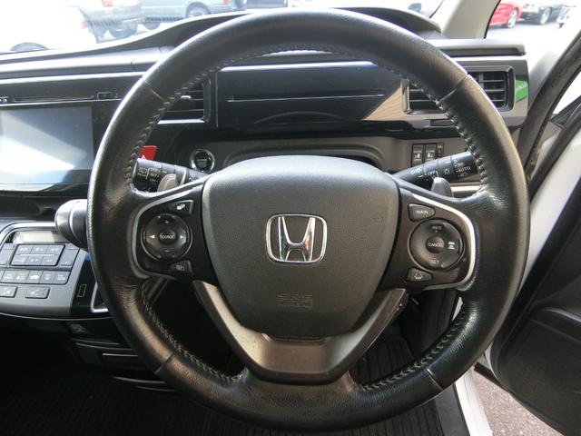 ステップワゴンスパーダ スパーダクールスピリット　アドバンスパッケージα　８人乗り　ターボ　純正ナビ　１６インチＡＷ　クルーズコントロール　両側パワースライドドア　リアわくわくゲート　リアエンターテインメントシステム　バックカメラ　ハーフレザー　シートヒーター　パドルシフト（4枚目）