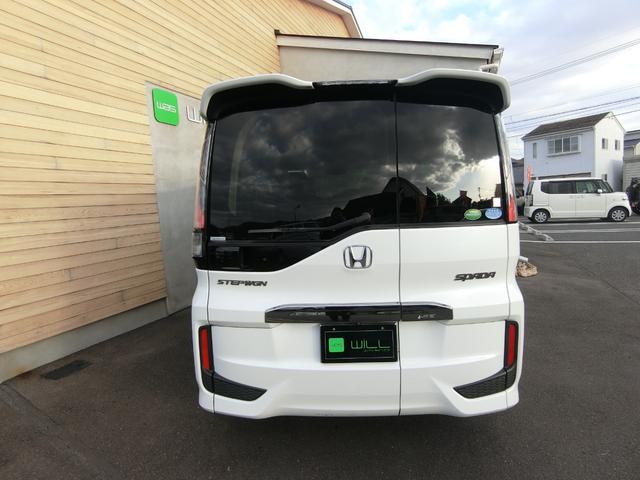 ステップワゴンスパーダ スパーダクールスピリット　アドバンスパッケージα　８人乗り　ターボ　純正ナビ　１６インチＡＷ　クルーズコントロール　両側パワースライドドア　リアわくわくゲート　リアエンターテインメントシステム　バックカメラ　ハーフレザー　シートヒーター　パドルシフト（10枚目）