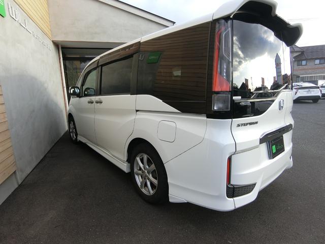 ステップワゴンスパーダ スパーダクールスピリット　アドバンスパッケージα　８人乗り　ターボ　純正ナビ　１６インチＡＷ　クルーズコントロール　両側パワースライドドア　リアわくわくゲート　リアエンターテインメントシステム　バックカメラ　ハーフレザー　シートヒーター　パドルシフト（13枚目）