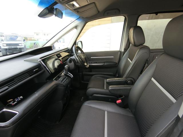 ステップワゴンスパーダ スパーダクールスピリット　アドバンスパッケージα　８人乗り　ターボ　純正ナビ　１６インチＡＷ　クルーズコントロール　両側パワースライドドア　リアわくわくゲート　リアエンターテインメントシステム　バックカメラ　ハーフレザー　シートヒーター　パドルシフト（25枚目）