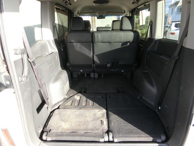 ステップワゴンスパーダ スパーダクールスピリット　アドバンスパッケージα　８人乗り　ターボ　純正ナビ　１６インチＡＷ　クルーズコントロール　両側パワースライドドア　リアわくわくゲート　リアエンターテインメントシステム　バックカメラ　ハーフレザー　シートヒーター　パドルシフト（48枚目）