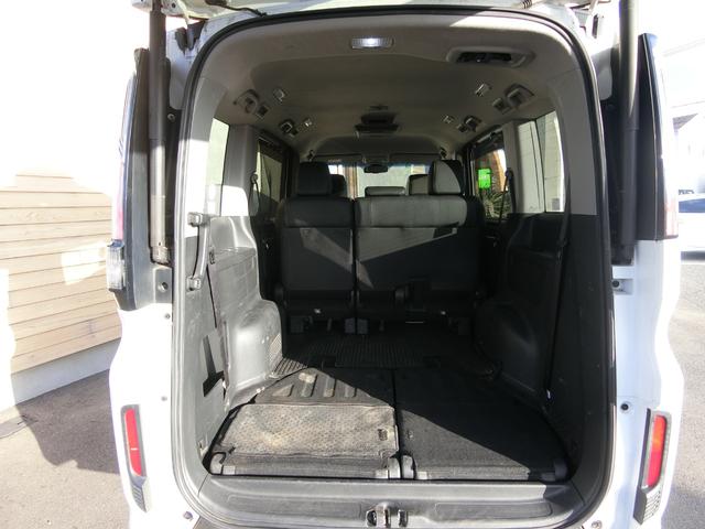 ステップワゴンスパーダ スパーダクールスピリット　アドバンスパッケージα　８人乗り　ターボ　純正ナビ　１６インチＡＷ　クルーズコントロール　両側パワースライドドア　リアわくわくゲート　リアエンターテインメントシステム　バックカメラ　ハーフレザー　シートヒーター　パドルシフト（49枚目）