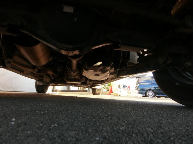 ���X�ł́A�^�C���̎d����͂������A�������݂̃^�C���������劽�}�ł��I���q�l���l�b�g�I�[�N�V�����Ȃǂōw�������^�C���̌������т���������܂��B���킹�ăp���N�̏C����z�C�[���̏C�����s���Ă���܂��B