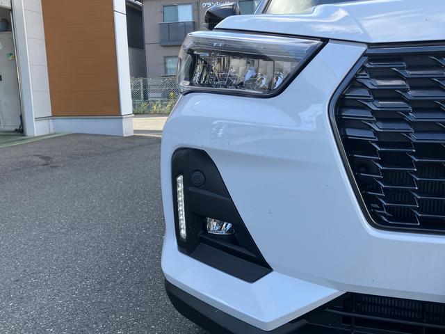 ロッキー プレミアムＧ　ＨＥＶ　９インチディスプレイ　パノラマモニタ　追従式クルーズコントロール　ＵＳＢ接続　衝突被害軽減　盗難防止　Ｂｌｕｅｔｏｏｔｈ対応　衝突安全ボディ　アルミホイル　ＬＥＤライト　オートＬＥＤ　Ｓヒーター　記録簿　スマートキー　禁煙　オートライト（36枚目）