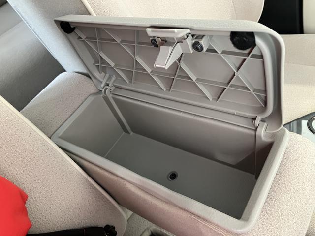 ムーヴキャンバス ＧメイクアップＶＳ　ＳＡＩＩＩ　踏み間違え防止　ブルートゥースオーディオ　パノラミックビューモニター　カーナビ　禁煙　ＡＨＢ　ＥＴＣ車載器　ＤＶＤ　ＳＤ　シートヒータ　キーフリーシステム　ＵＳＢ接続　エアバック　ＡＢＳ　記録簿（34枚目）