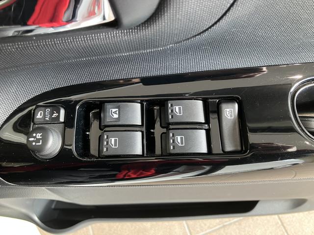 ムーヴキャンバス Ｇブラックアクセントリミテッド　ＳＡＩＩＩ　パノラマカメラ　レーンアシスト　ブルートゥース　ＤＶＤ再生　記録簿　キーフリー　アイドリングストップ　オートライト　ＥＴＣ　エアバッグ　スマートキー　ナビ　ＡＢＳ　禁煙車　ワンオーナー　ＳＤナビ（35枚目）