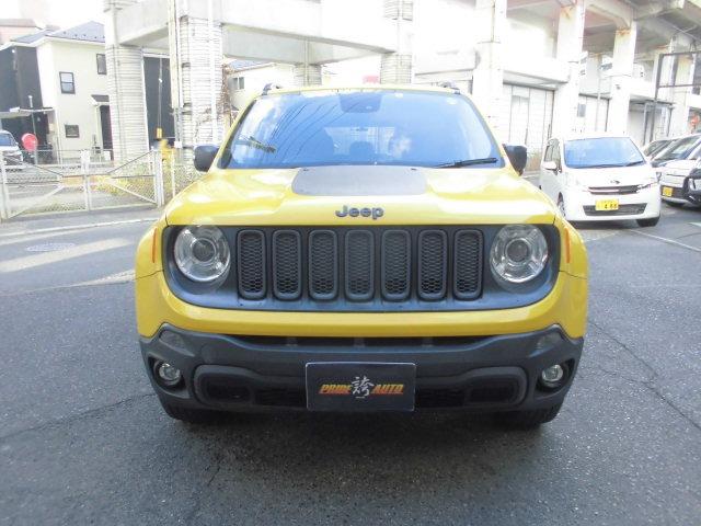 ジープ・レネゲード トレイルホーク トレイルホーク(5名)SDナビ8インチ フルセグ地デジ DVD SD バックカメラ ETC ドライブレコーダー前後 オートライト オートエアコン ディスチャージヘッドランプ 純正17インチアルミ(2枚目)