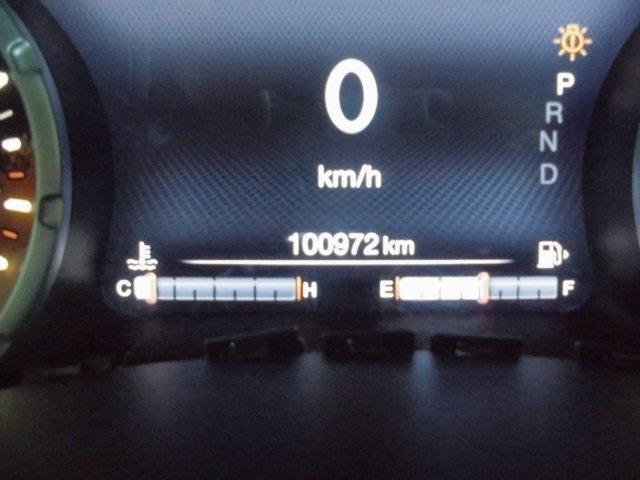 ジープ・レネゲード トレイルホーク トレイルホーク(5名)SDナビ8インチ フルセグ地デジ DVD SD バックカメラ ETC ドライブレコーダー前後 オートライト オートエアコン ディスチャージヘッドランプ 純正17インチアルミ(26枚目)