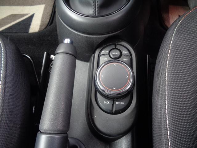 MINI クーパー スマートキー・ペッパーパッケージ・ユニオンジャックテール・純正ナビ・BT・バックカメラ・アイドリングストップ・LEDライト・LEDフォグ・トノカバー・ETC・前後ドラレコ・禁煙(31枚目)