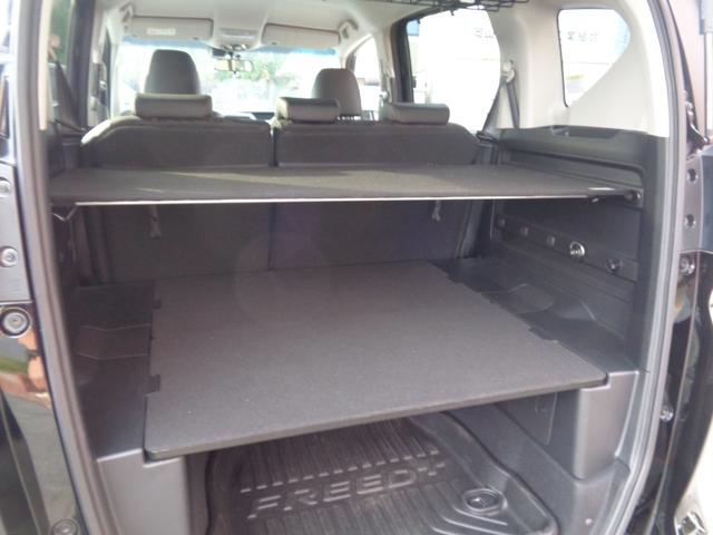 フリード＋ハイブリッド ハイブリッド・クロスターホンダセンシング　スマートキー・ＤＯＰ９インチナビＴＶ・Ｂカメラ・ＢＴ・両側パワスラ・純１６インチＡＷ・アダプティブクルーズ・ＬＥＤライト・無限シフトノブ・ルーフラック・前後ドラレコ・シートヒーター・ワンオーナー（16枚目）