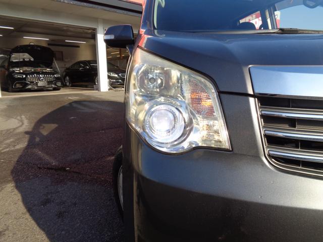 ノア Ｘ　Ｌセレクション　キーレス／純正ナビ／ＴＶ／片側パワースライド／リアクーラー／ＥＴＣ（4枚目）