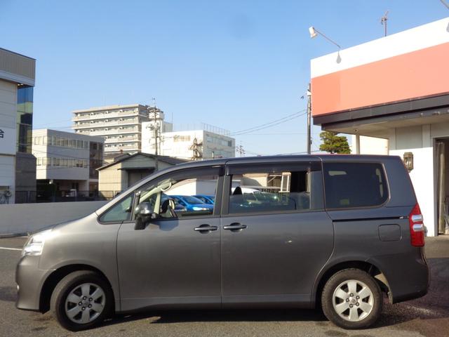 ノア Ｘ　Ｌセレクション　キーレス／純正ナビ／ＴＶ／片側パワースライド／リアクーラー／ＥＴＣ（10枚目）