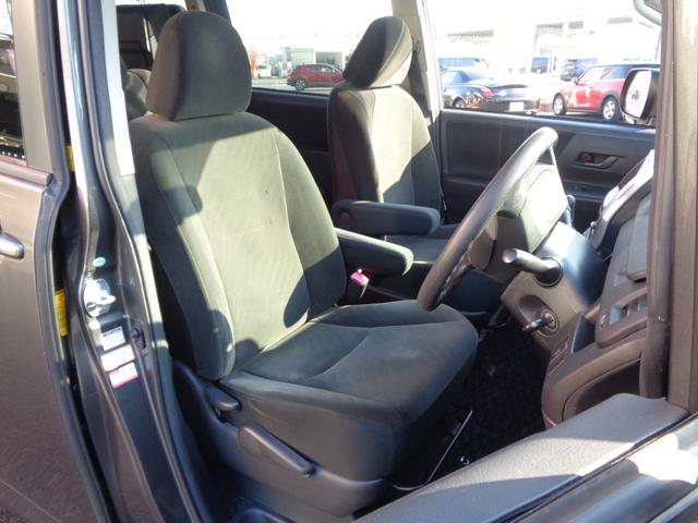 ノア Ｘ　Ｌセレクション　キーレス／純正ナビ／ＴＶ／片側パワースライド／リアクーラー／ＥＴＣ（20枚目）