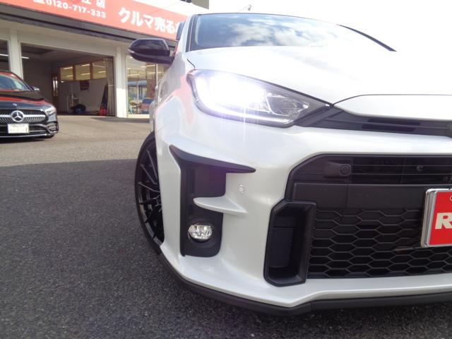 ＧＲヤリス ＲＳ　スマートキー・純正ＤＡ・フルセグ・Ｂカメラ・ＢＴ・アダプティブクルーズ・ＨＵＤ・ＢＳＭ・ＨＫＳマフラー・タナベダウンサス・ルーフスポイラー・シートヒーター・前後ドラレコ・ＥＴＣ・禁煙（4枚目）
