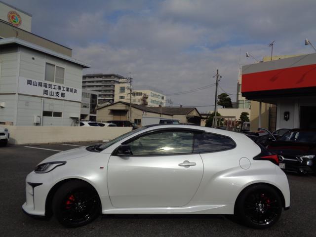 ＧＲヤリス ＲＳ　スマートキー・純正ＤＡ・フルセグ・Ｂカメラ・ＢＴ・アダプティブクルーズ・ＨＵＤ・ＢＳＭ・ＨＫＳマフラー・タナベダウンサス・ルーフスポイラー・シートヒーター・前後ドラレコ・ＥＴＣ・禁煙（11枚目）