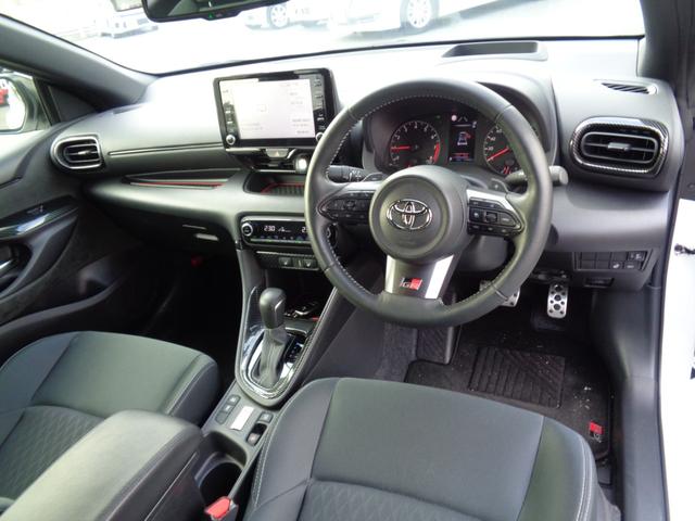 ＧＲヤリス ＲＳ　スマートキー・純正ＤＡ・フルセグ・Ｂカメラ・ＢＴ・アダプティブクルーズ・ＨＵＤ・ＢＳＭ・ＨＫＳマフラー・タナベダウンサス・ルーフスポイラー・シートヒーター・前後ドラレコ・ＥＴＣ・禁煙（26枚目）