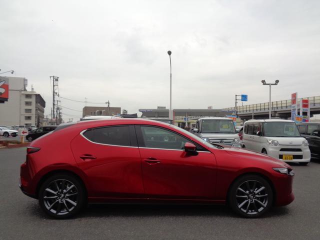 ＭＡＺＤＡ３ファストバック １５Ｓツーリング　８．８インチナビ／フルセグ／ＤＶＤ再生／Ｂｌｕｅｔｏｏｔｈ／パノラミックビューカメラ／ＥＴＣ／ＢＳＭ／ＨＵＤ／オートライト／オートハイビーム（12枚目）