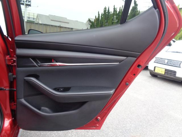 ＭＡＺＤＡ３ファストバック １５Ｓツーリング　８．８インチナビ／フルセグ／ＤＶＤ再生／Ｂｌｕｅｔｏｏｔｈ／パノラミックビューカメラ／ＥＴＣ／ＢＳＭ／ＨＵＤ／オートライト／オートハイビーム（41枚目）