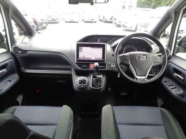 ノア Ｓｉ　９ｉｎナビ／フルセグ／１１型フリップダウンモニター／７人乗り／Ｂｌｕｅｔｏｏｔｈ／バックカメラ／ＤＶＤ再生／両側パワースライドドア／ドラレコ（3枚目）