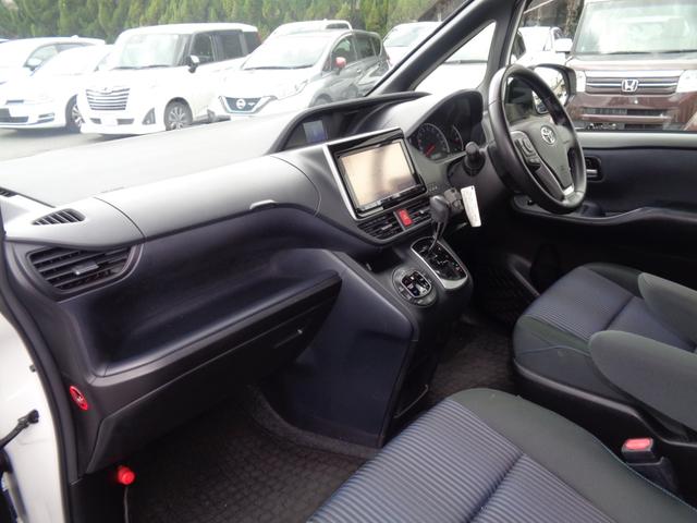 ノア Ｓｉ　９ｉｎナビ／フルセグ／１１型フリップダウンモニター／７人乗り／Ｂｌｕｅｔｏｏｔｈ／バックカメラ／ＤＶＤ再生／両側パワースライドドア／ドラレコ（13枚目）