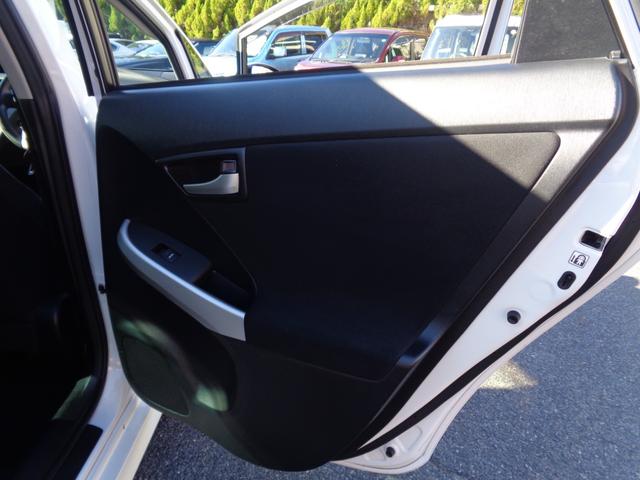 プリウス Ｓ　／スマートキー／プッシュスタート／純正ナビ／フルセグ／バックカメラ／ＨＩＤヘッドライト／ＥＴＣ／ドラレコ前後／ユーザー買取／禁煙車（37枚目）