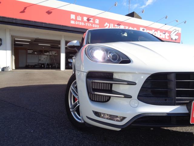 マカン マカン　ターボ　エントリー＆ドライブ・スポーツクロノ・アルカンターラルーフ・ＰＡＳＭ・純ＨＤＤナビＴＶ・Ｓ，Ｂカメラ・ＢＴ・赤革・Ｐシート・シートヒーター・ＢＯＳＥ・Ｐバックドア・前後ドラレコ・ＥＴＣ（4枚目）